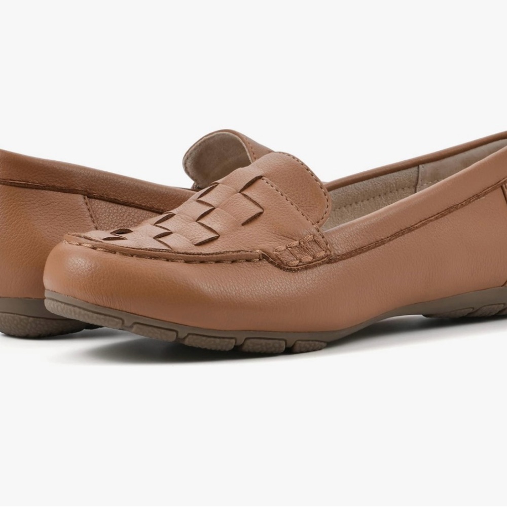 NEW in BOX!! Cliffs by White Mountain Loafers for Women